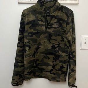 Under Armour Youth XL 1/4 Zip Fleece.